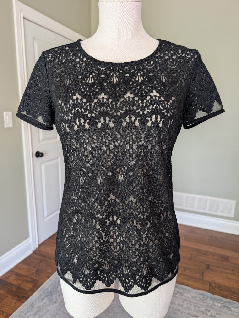 Reitmans Women's Black Lace Sheer Top Short Sleeve Dressy Size Small